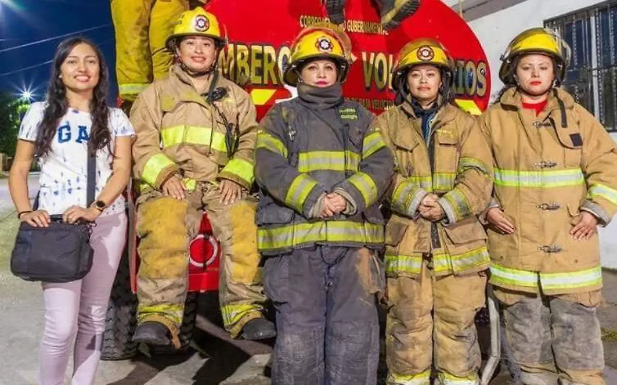 Con fotografía de mujeres bombero gana concurso nacional de Inmujeres 
