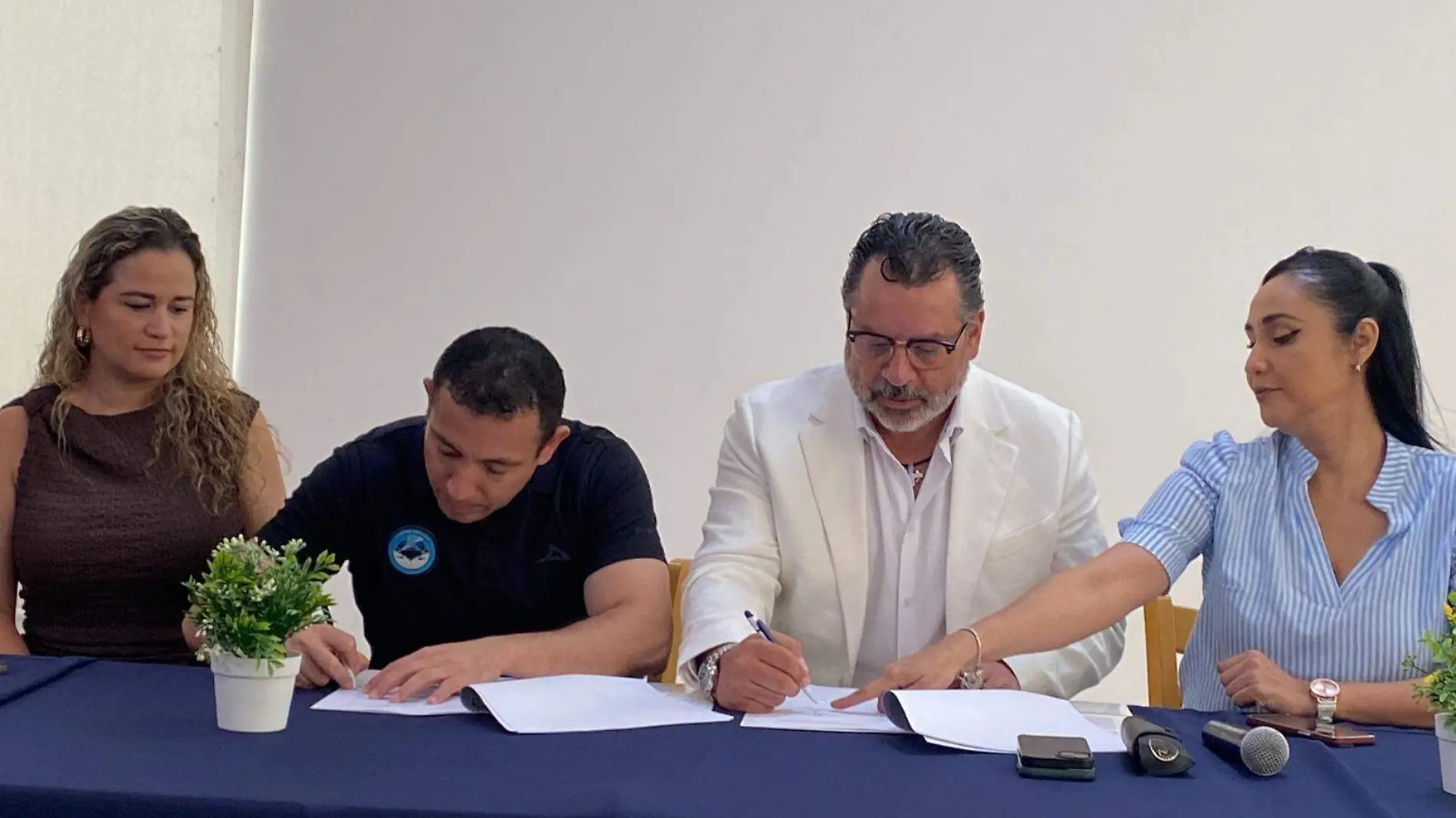 El momento de la firma del convenio 