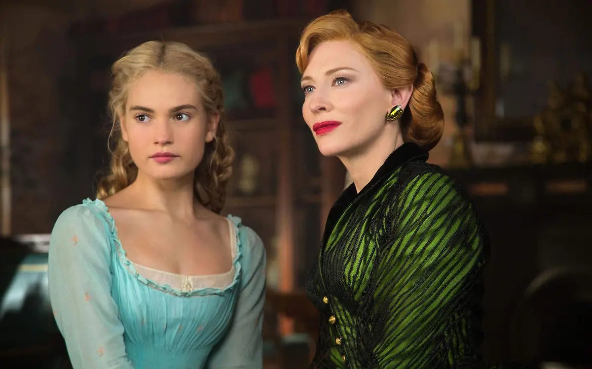 En La Cenicienta, en la versión de 2015, Disney vuelve a reforzar el estereotipo de la madrastra malvada que ya conocíamos Disney