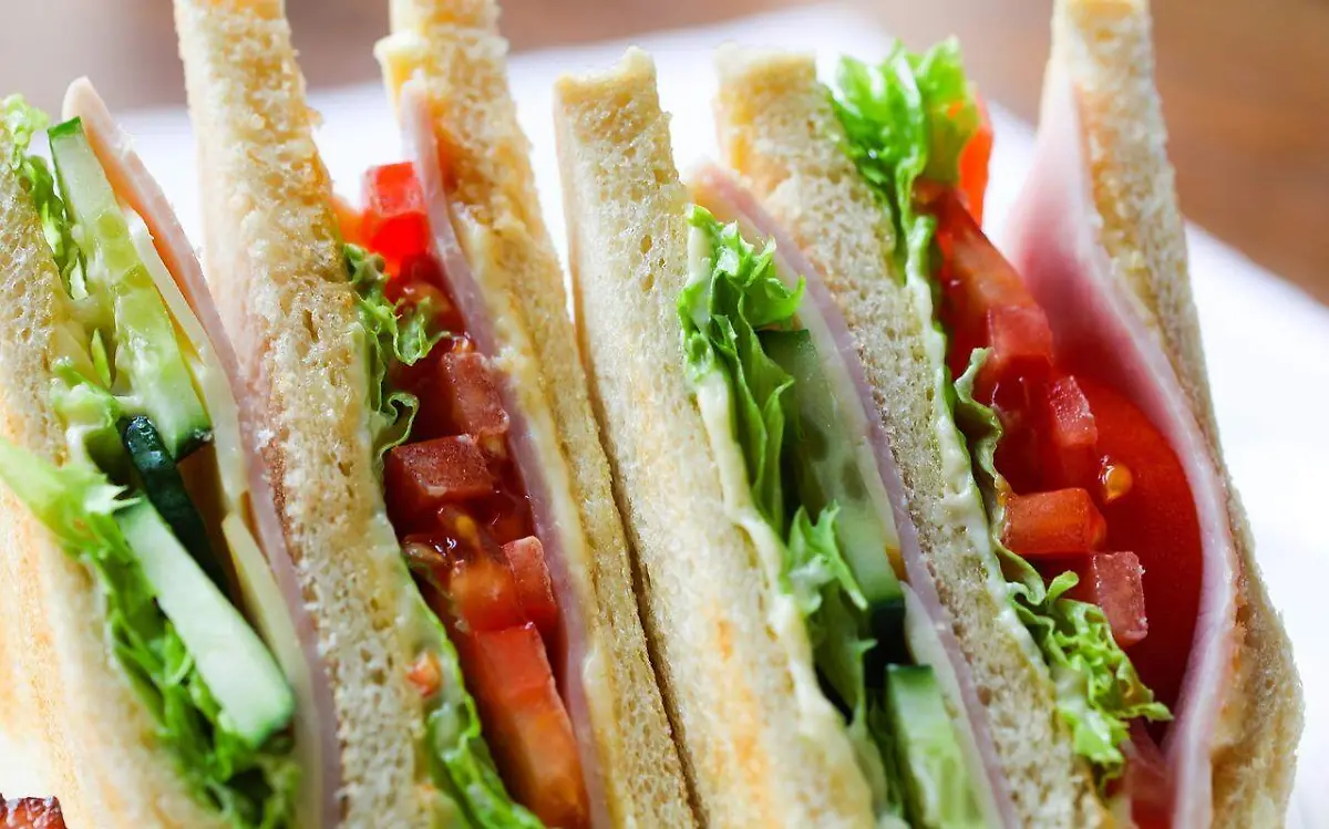 Optar por sándwiches suele ser rápido y sencillo; pero hay quienes prefieren llevar un manjar 