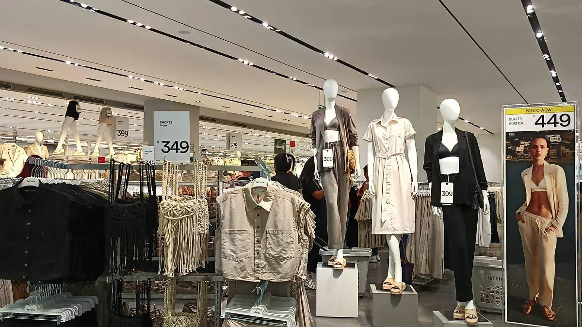 En esta sucursal de Galerías Altama trabajan más de 40 personas