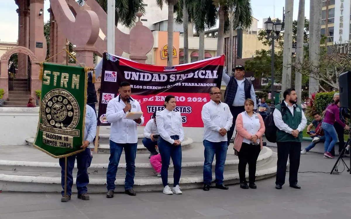Telefonistas se manifiestan en la Plaza de Armas de Tampico como parte de un movimiento nacional Gustavo García (3)
