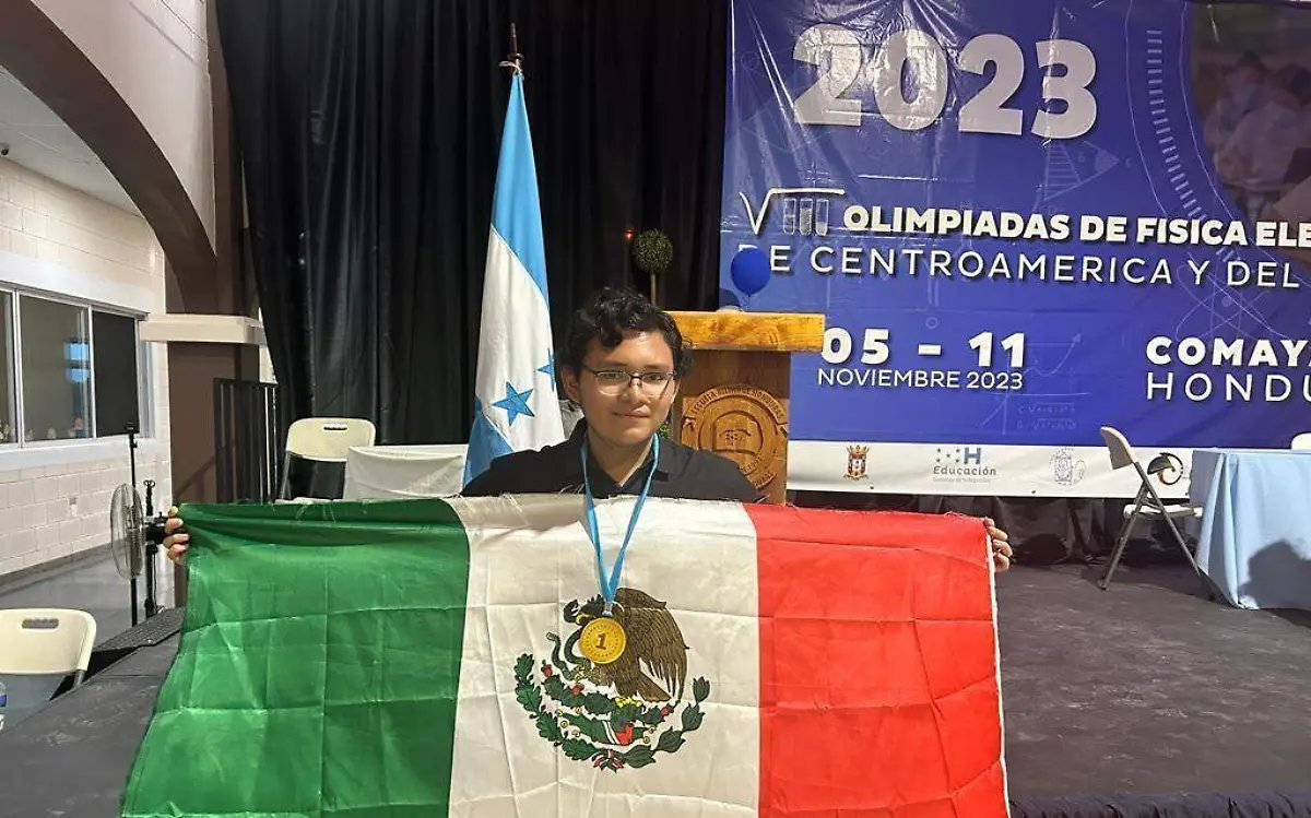 Estudiante de Altamira se trae medalla de oro tras competencia de física en Honduras 