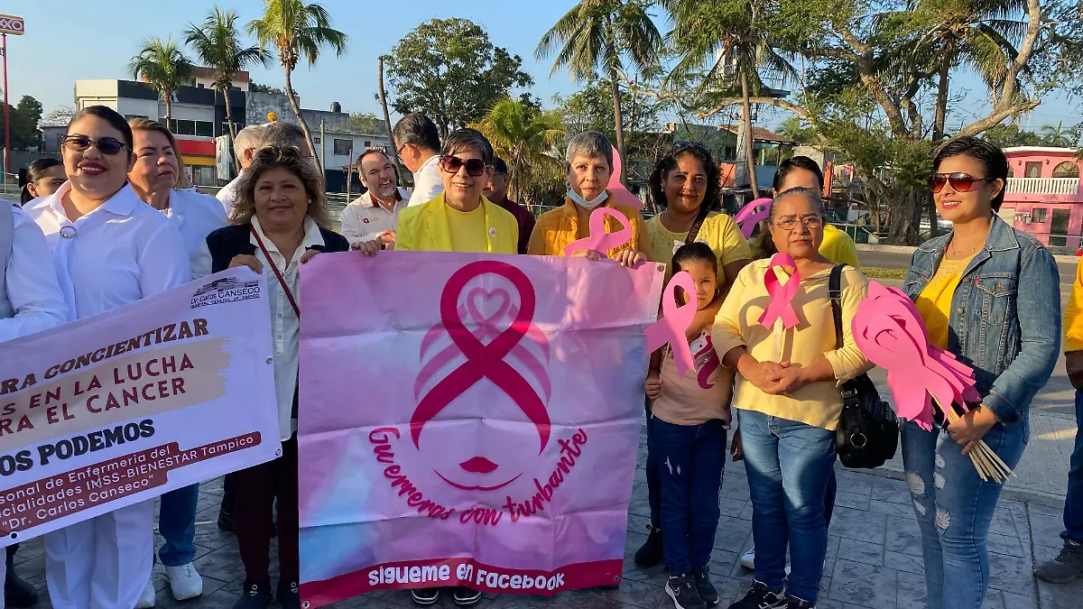 Personal de salud realiza caminata