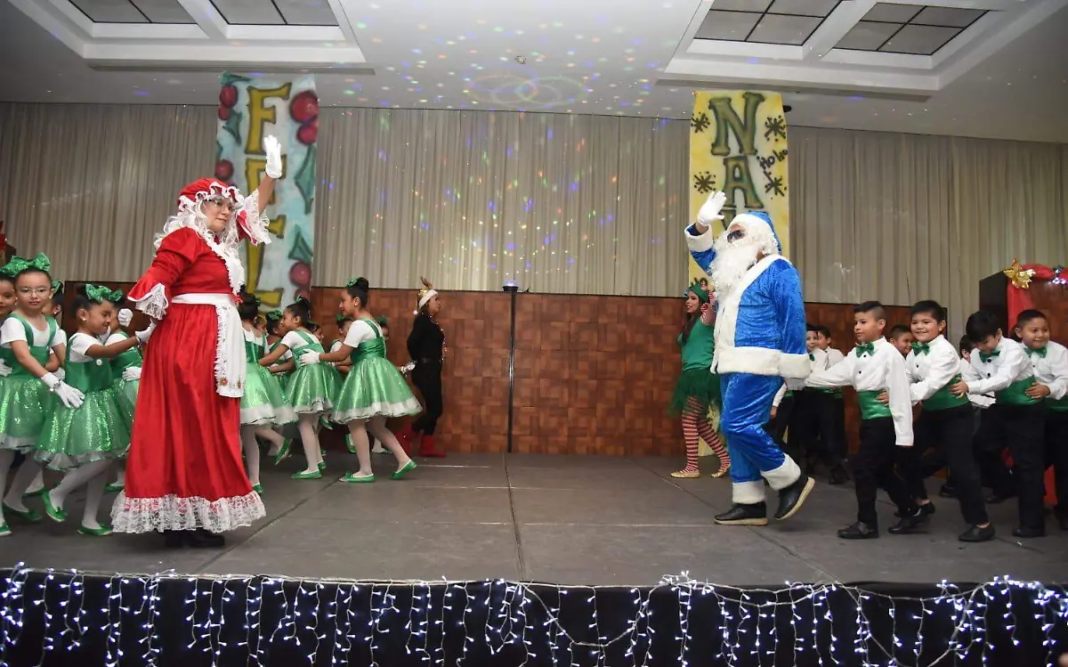 Primarias y secundarias de Tampico cierran periodo escolar con festivakes navideños 