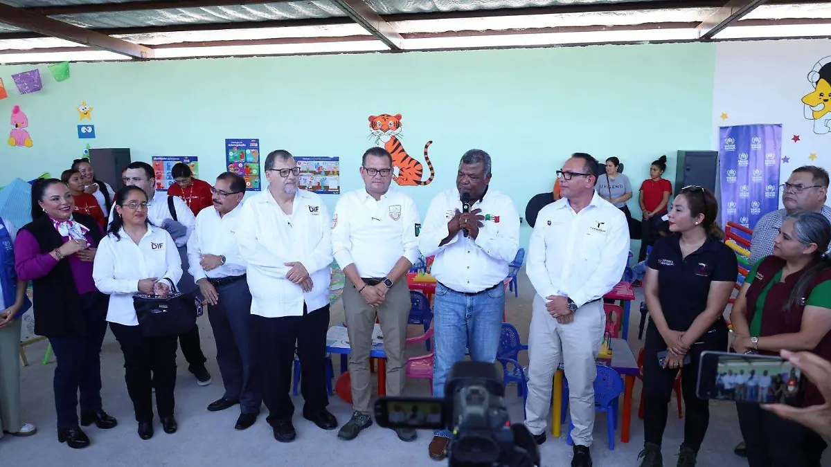 Con donaciones de útiles escolares, las aulas de la escuelita migrante en Reynosa se llenan de colores y aprendizaje para los pequeños refugiados 