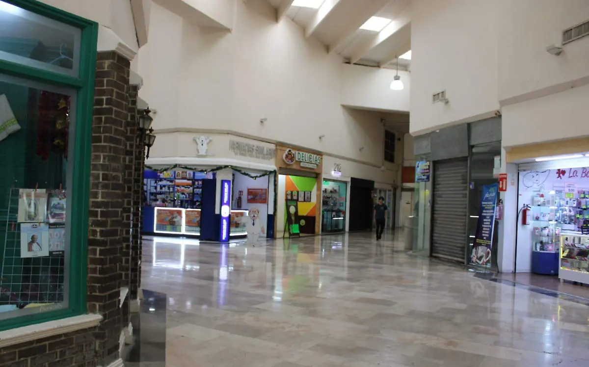 Venta de carpas organiza Plaza Crystal para atraer a clientes  