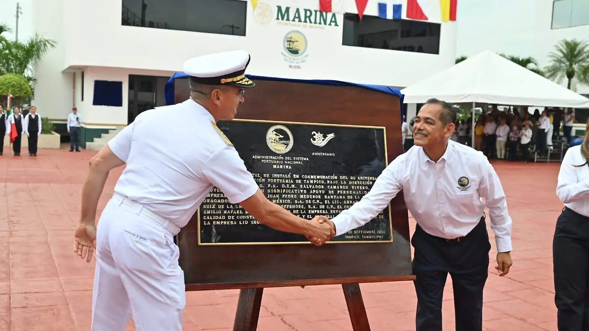 El evento fue encabezado por el Director de Asipona Tampico, Vicealmirante Piloto Aviador