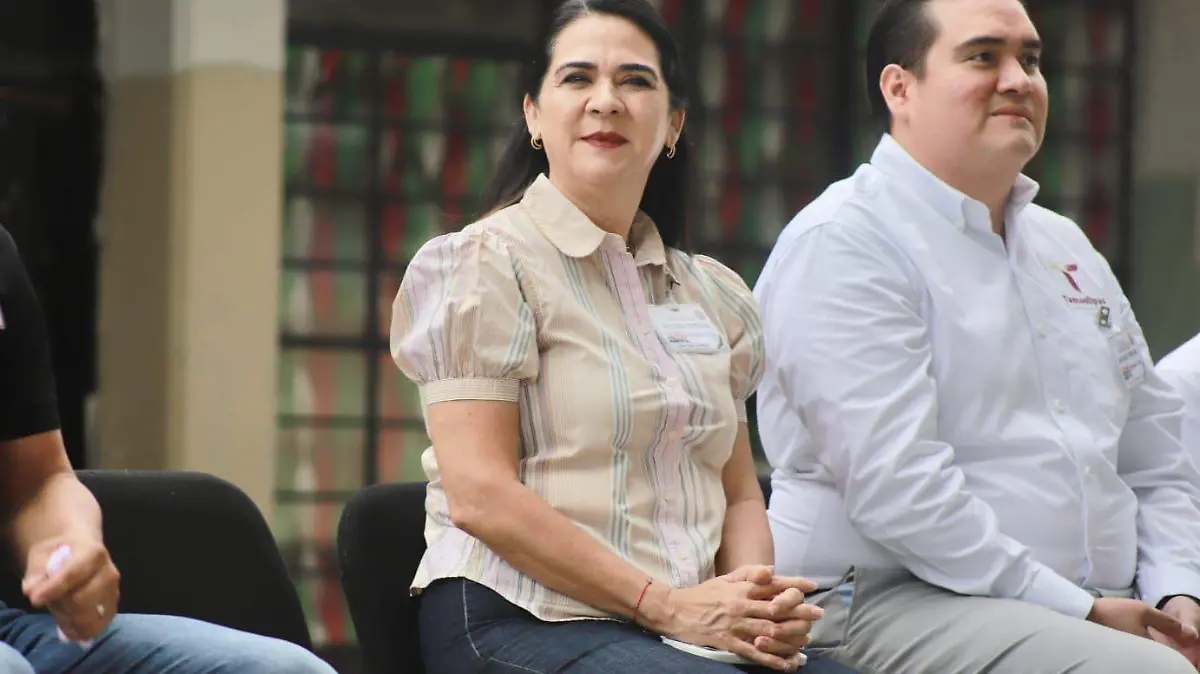 Conminó a los estudiantes a dar su mayor esfuerzo y valorar lo que sus padres realizan para que reciban una educación de calidad