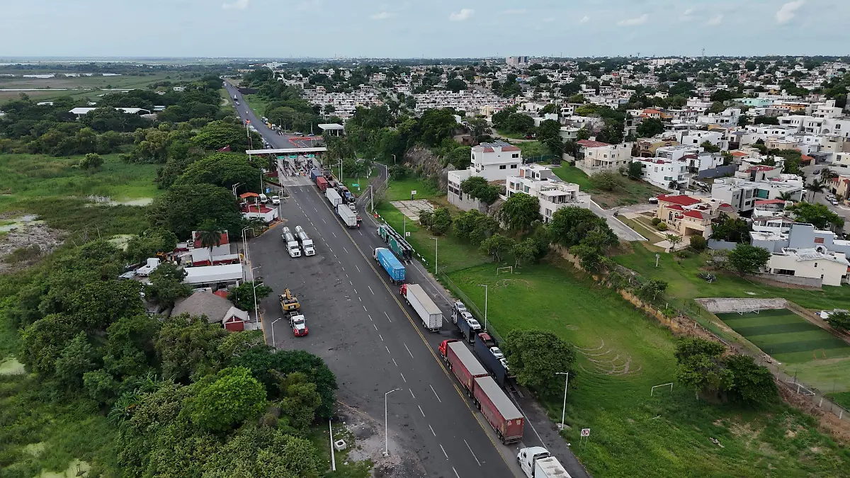 Trabajadores del Poder Judicial toman la caseta del Libramiento Poniente en Tampico