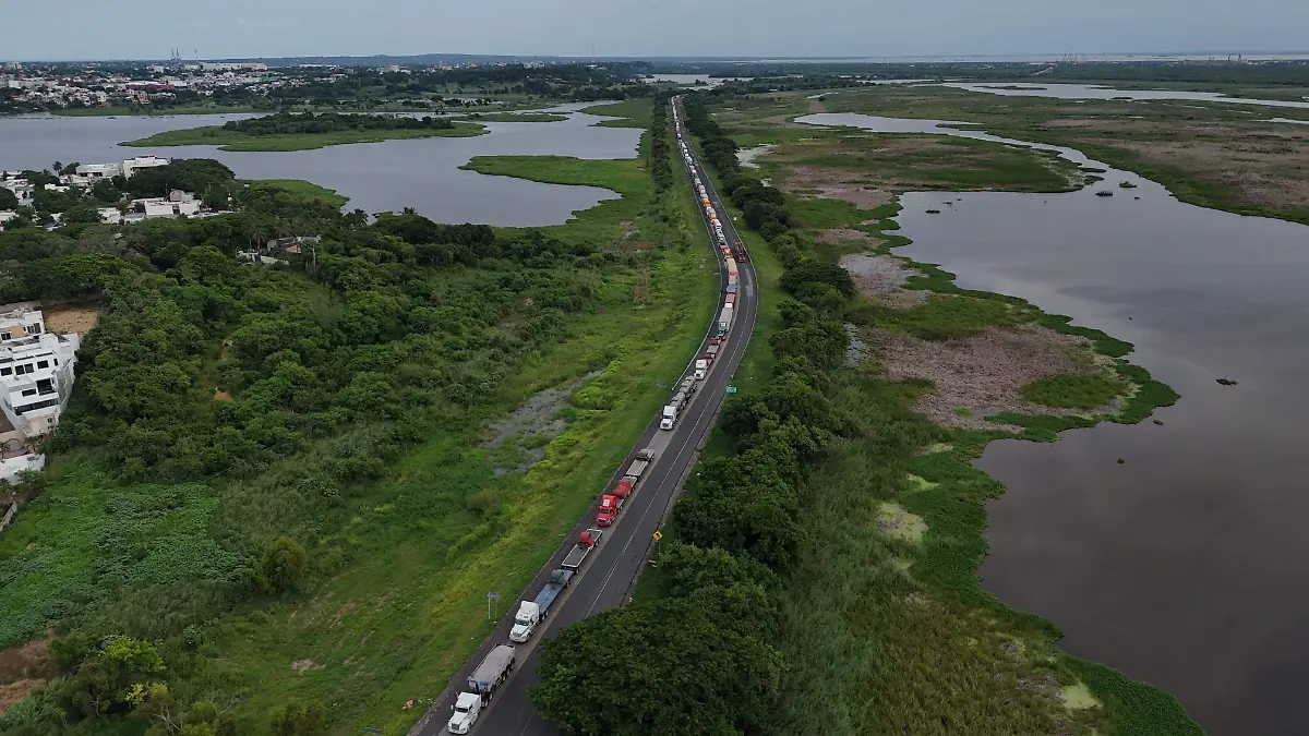 Trabajadores del Poder Judicial toman la caseta del Libramiento Poniente en Tampico