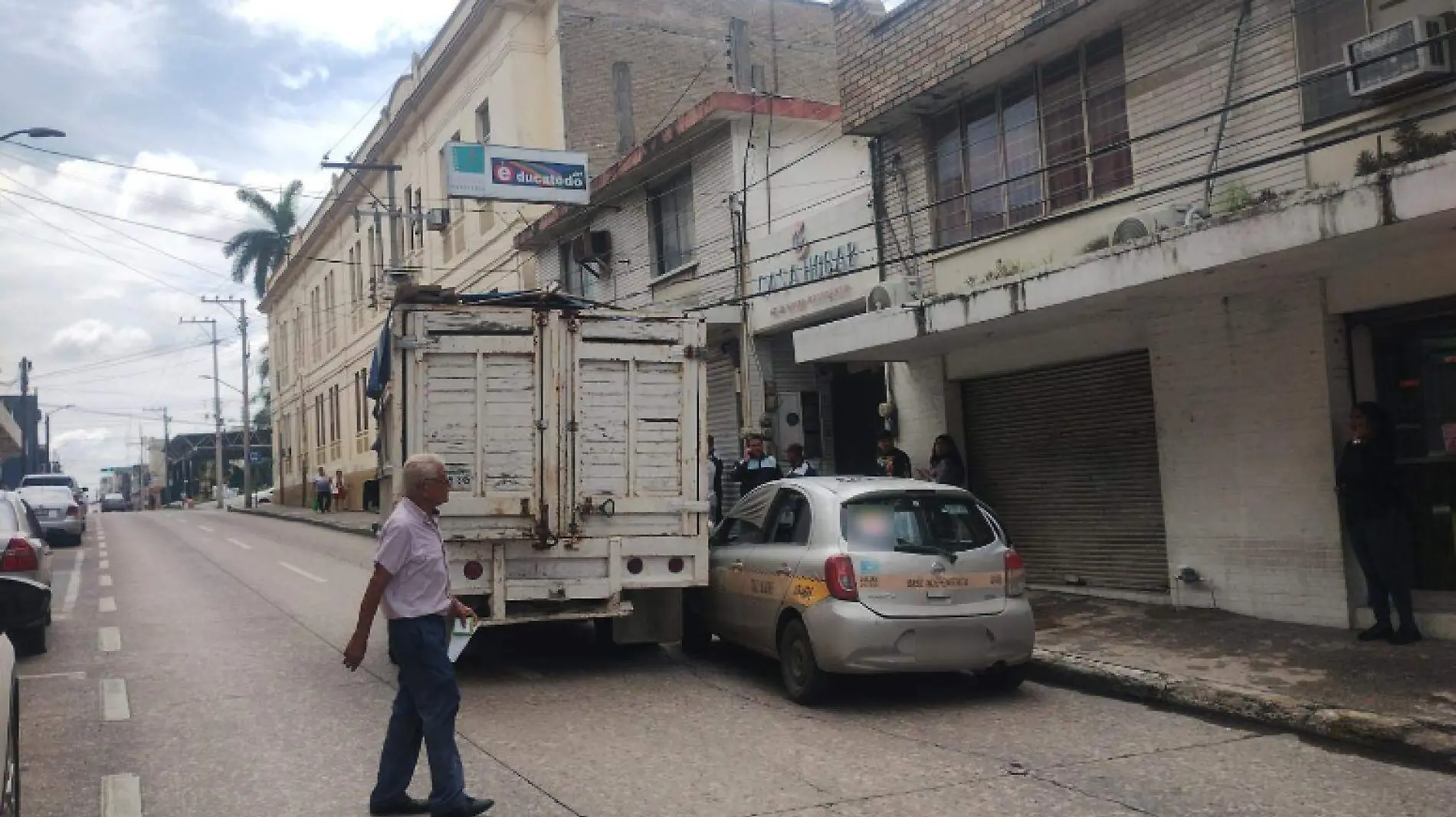 Choque por alcance en la zona centro de Tampico