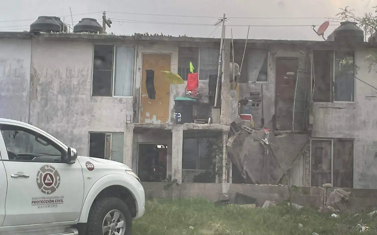 Mujer grave al desplomarse una losa en colonia Santa Elena de Altamira Protección Civil y Bomberos de Altamira (1)