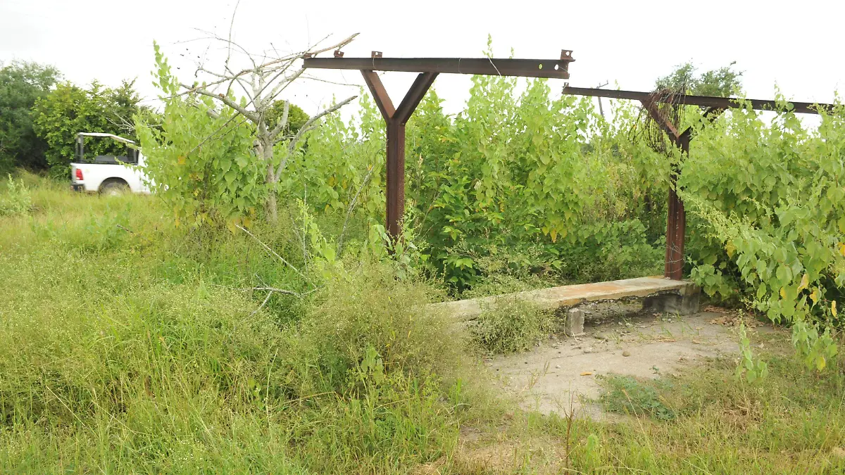 En Estación Agrarios solo queda esta parte de la estructura de lo que era la estación