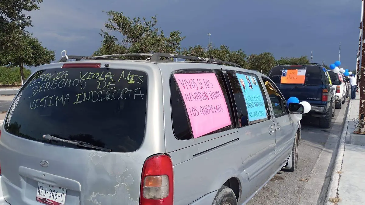 Marcharon en caravana vehicular para exigir la agilidad