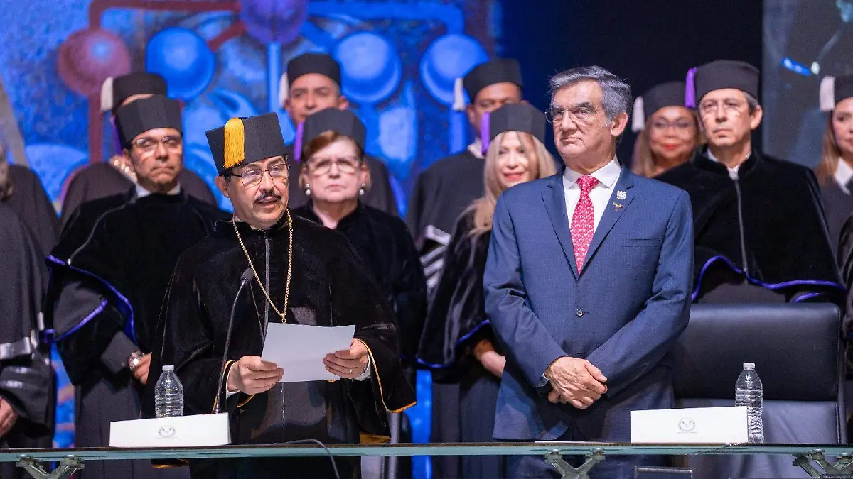 Dámaso Anaya rinde protesta como nuevo rector de la UAT