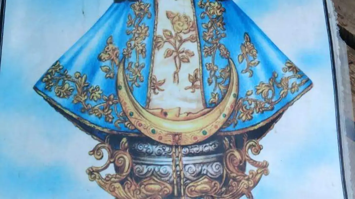Esta es la mica original que retiraron y de donde permanece en la imagen íntegra de la Virgen de San Juan de Los Lagos