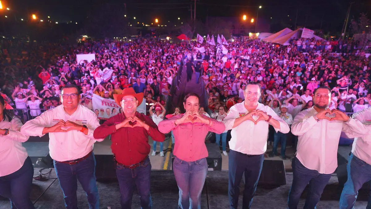 Familias respaldan a Carmen Lilia Canturosas en su candidatura por la reelección en Nuevo Laredo Equipo de campaña (1)
