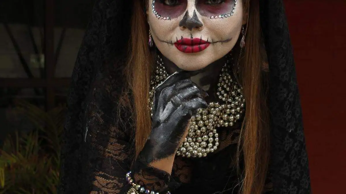 Arlene Hernández se caracterizó de Catrina 