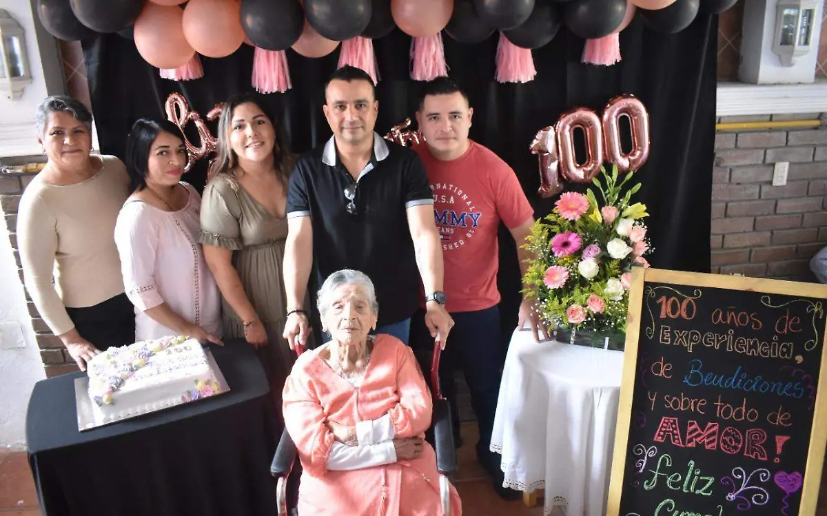 Doña Esperanza Tapia cumple 100 años de vida Mario Cruces (2)