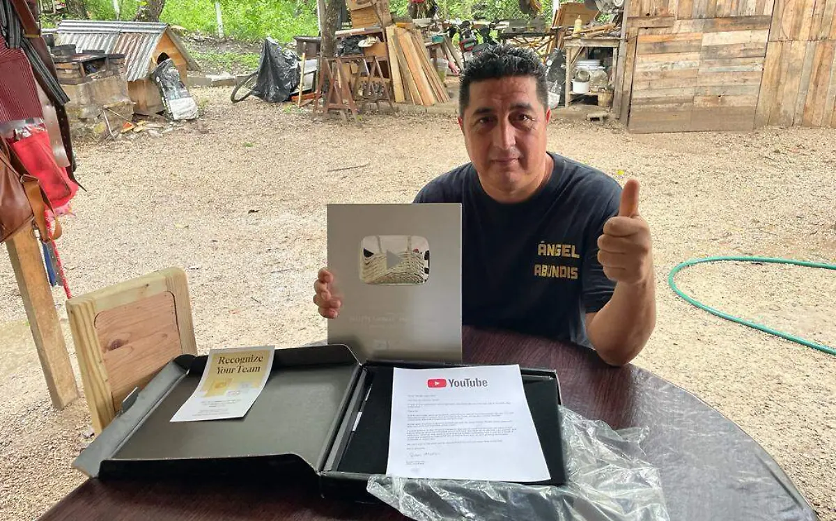 Creador de contenido de Ciudad Valles recibió el botón de plata de YouTube Ángel Abundis (2)