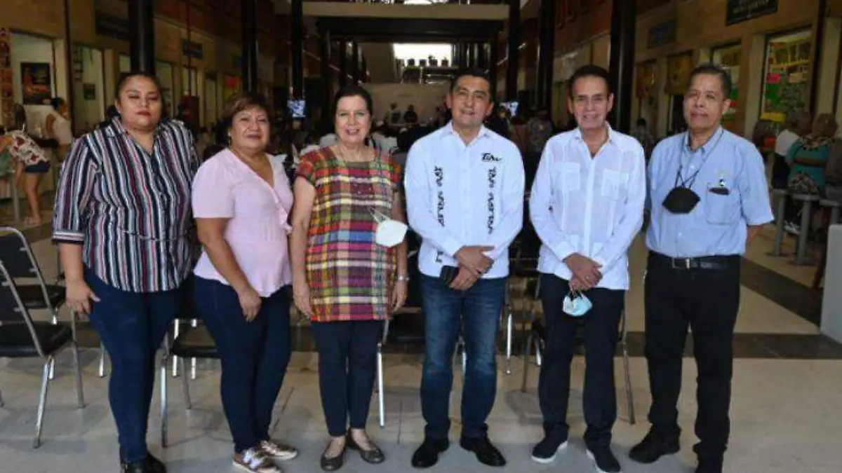 Asisten casi 200 personas a "Noches de mercao" en Tampico  