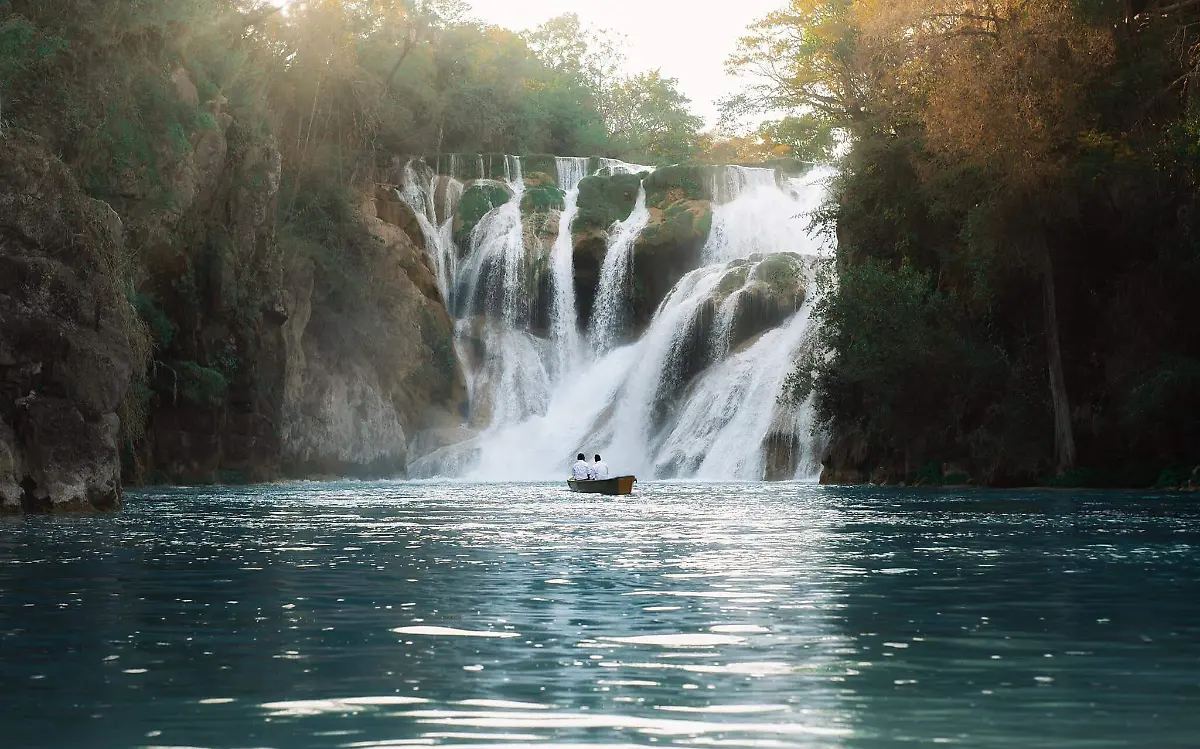 Las fotos de esta propuesta de matrimonio en la Huasteca potosina parecen sacadas de un cuento de hadas