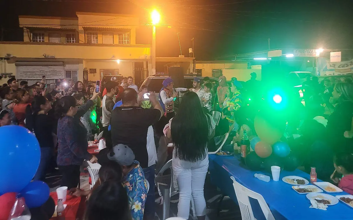 Dejan plantado a niño en su fiesta de cumpleaños y redes sociales lo salvan 