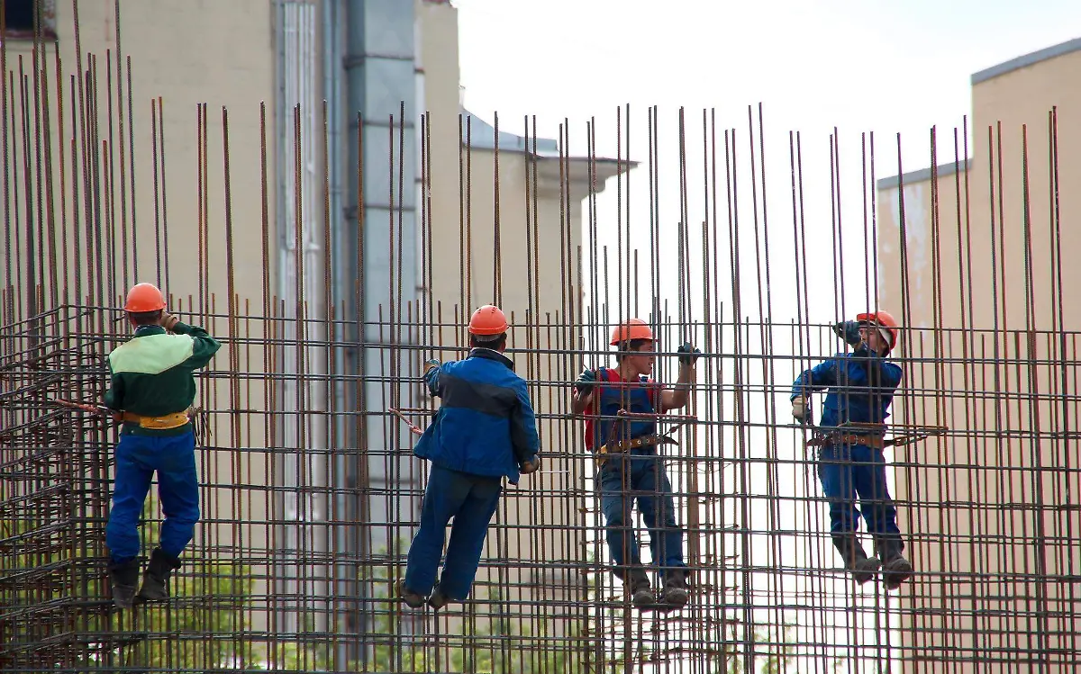 steel-workers-1029665_1920