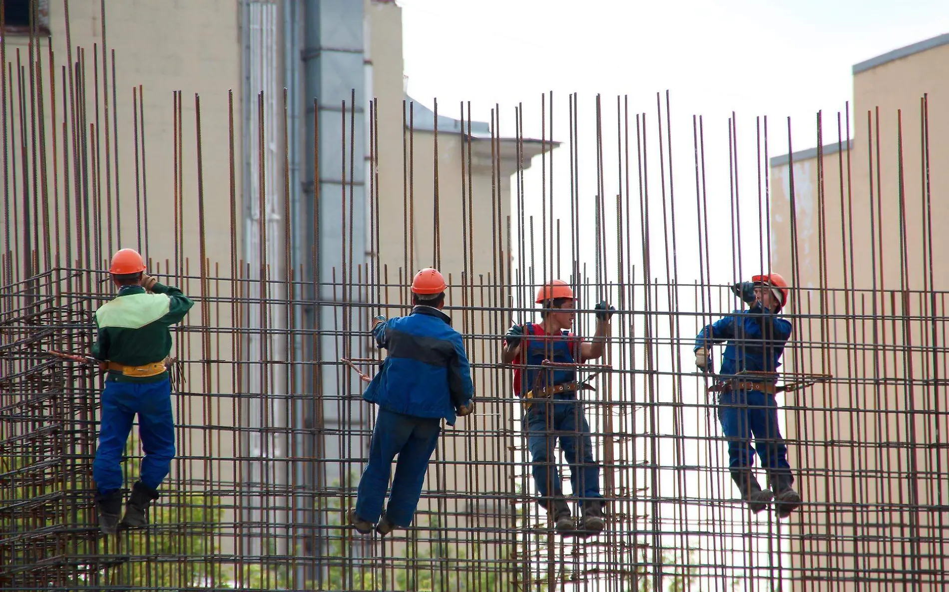 steel-workers-1029665_1920