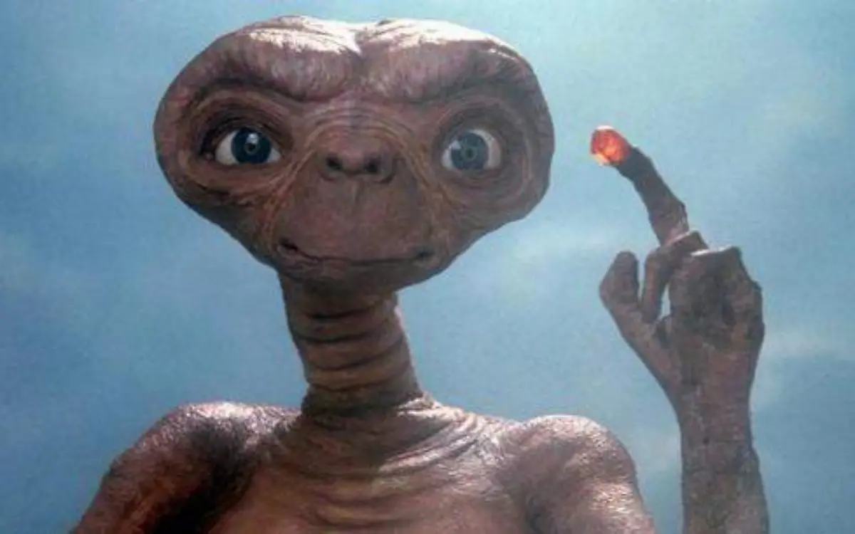 Películas, actividades y libros para celebrar el Día del Ovni 