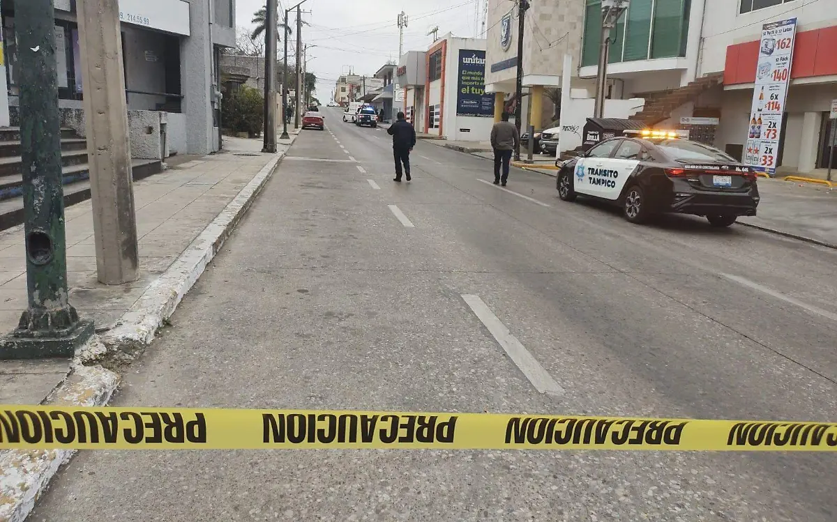 Muere tras caerse en calle de Tampico