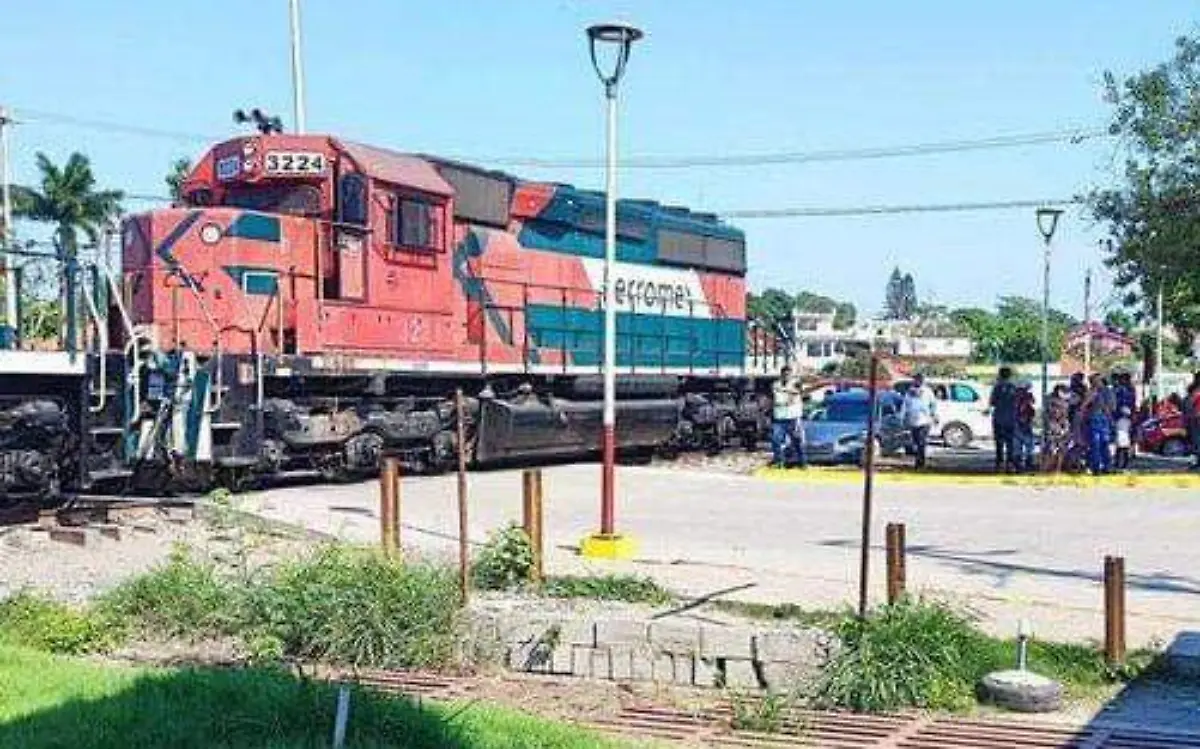 Una mujer intentó ganarle el paso al tren en Altamira Sinarem (2)
