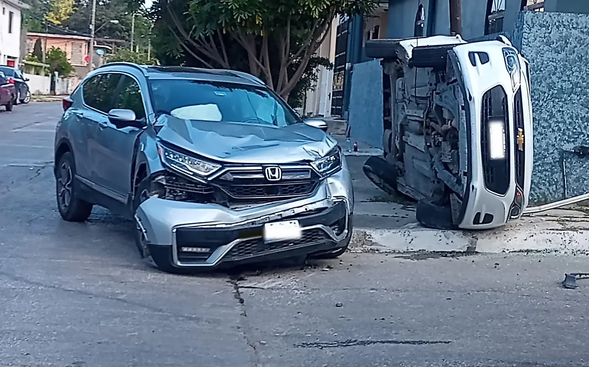 Volcadura en la colonia Arenal Secretaría de Tránsito de Tampico (1)