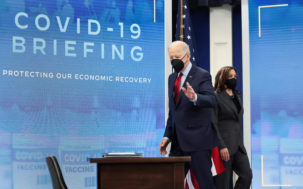 2022-01-04T194446Z_162675419_RC2JSR9BIUP4_RTRMADP_3_HEALTH-CORONAVIRUS-USA-BIDEN
