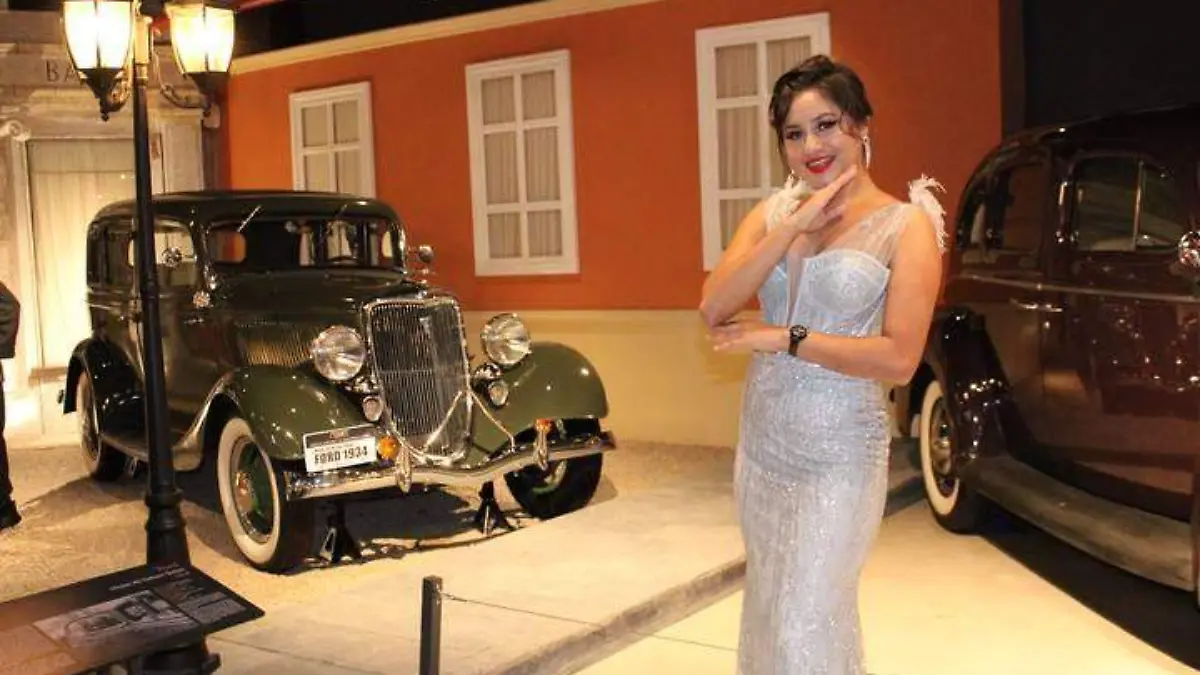 En la novela "Un mundo feliz", escrita por Aldous Huxley en 1932, el Ford Modelo T se convierte en un símbolo de la uniformidad y la estandarización de la sociedad