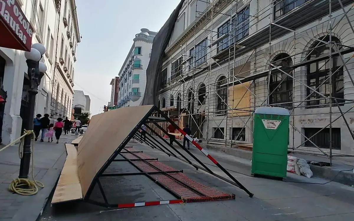 Parte de la estructura del edificio de Telmex en Tampico se cayó | José Luis Tapia