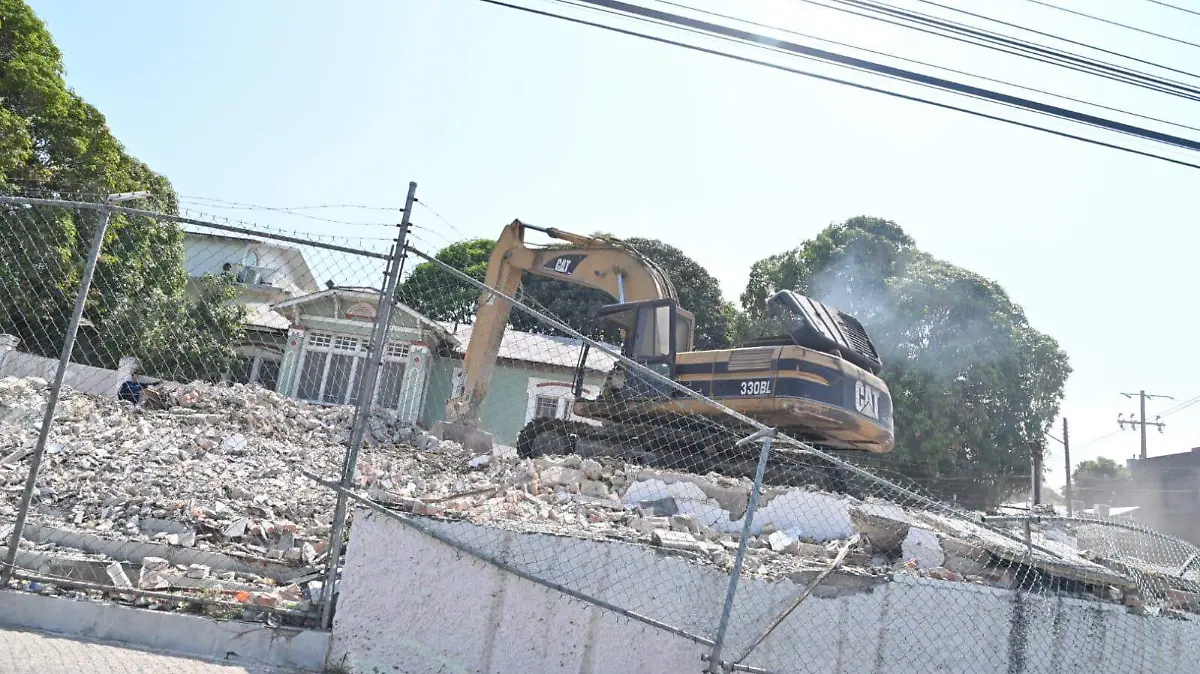 Desarrollo inmobiliario con derrumbe de viejas casonas