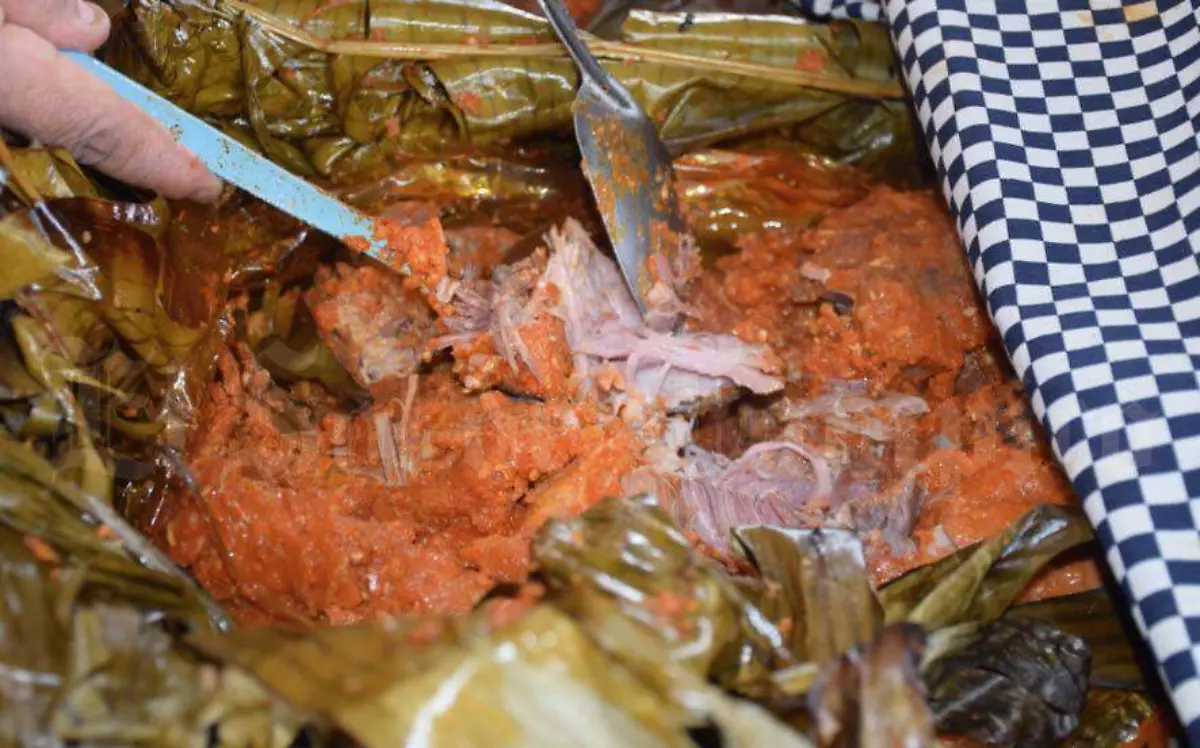 El zacahuil de Pánuco es reconocido por su delicioso sabor y cómo resistirse a acompañarlo con cebollitas y zanahorias