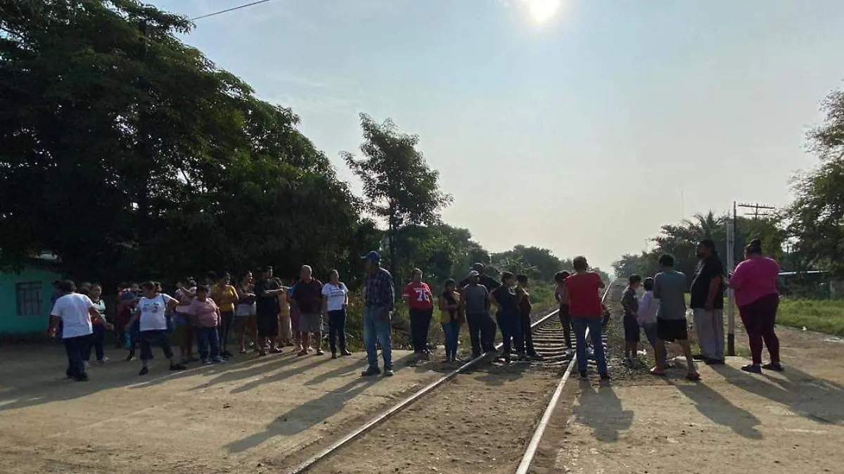 Habitantes del ejido Esteros protestan contra Ferromex Yadira Hernández (2)