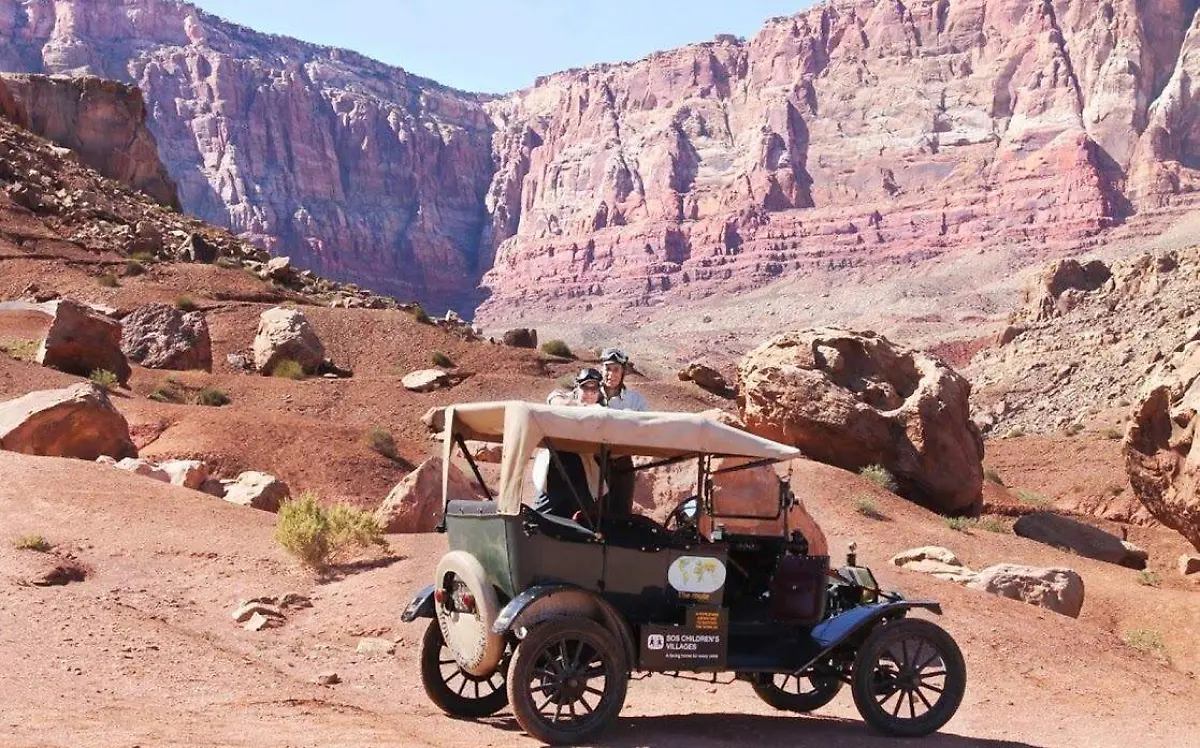 En la novela “Un mundo feliz" la sociedad es casi perfecta, para lograrlo se tuvo que comenzar de nuevo la historia de la humanidad, y el punto de partida fue el Ford Modelo T
