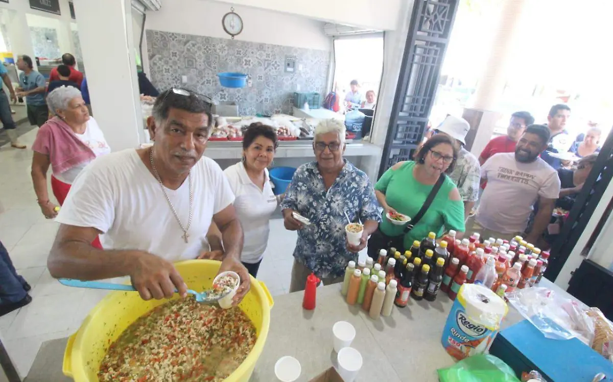 Regalan pescados y mariscos en La Puntilla de Tampico José Luis Tapia (1)