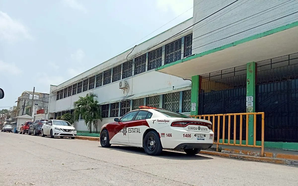 Piden vigilancia en escuela de Tampico tras arma encontrada en alumno
