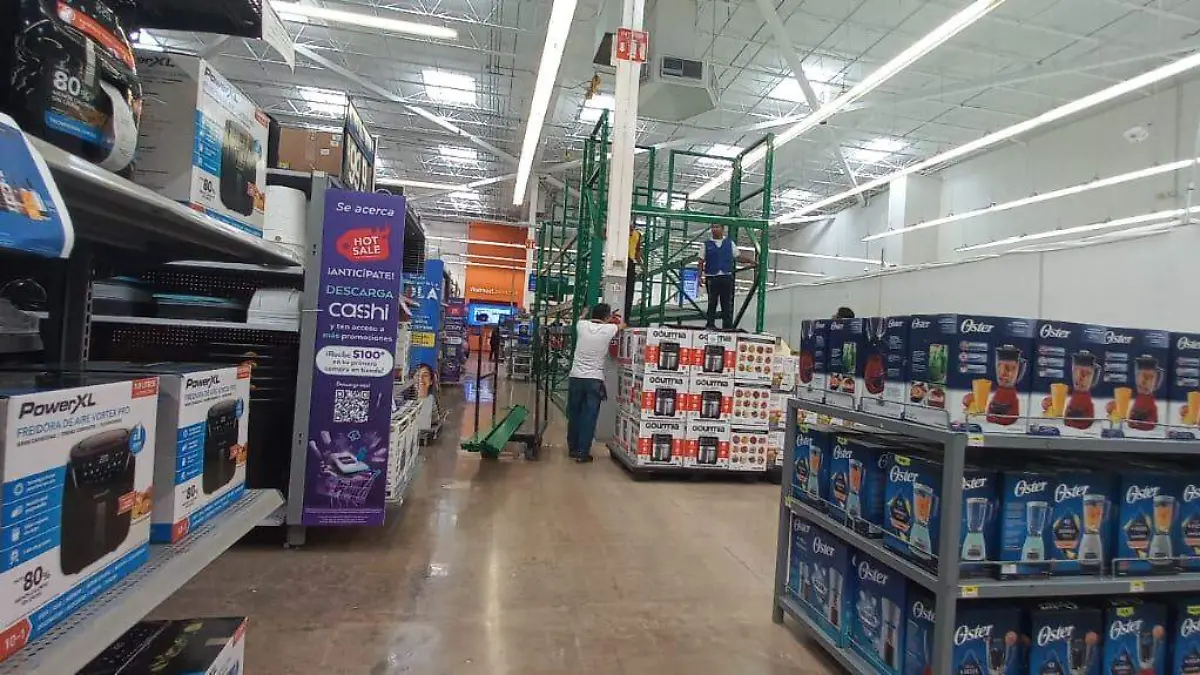 Walmart Hidalgo abrió sus puertas luego de horas cerrado