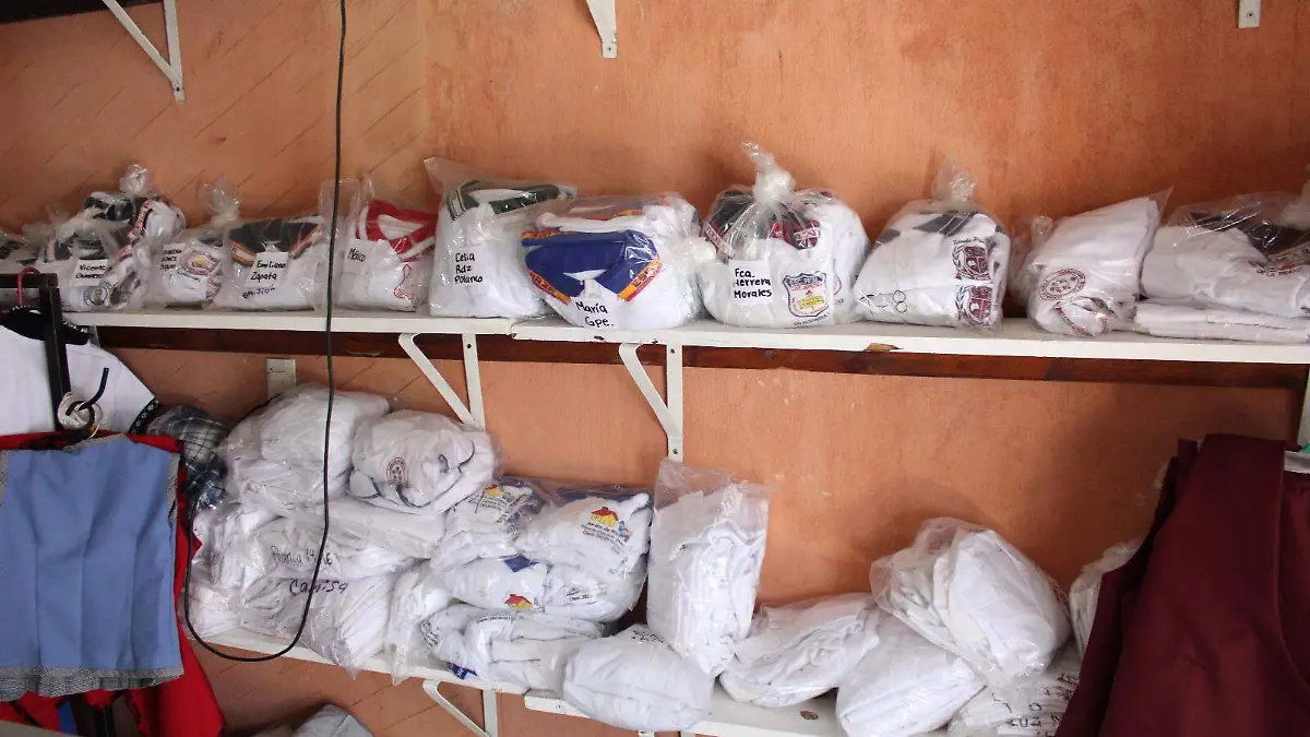 La fabricación de los uniformes escolares inició desde mayo