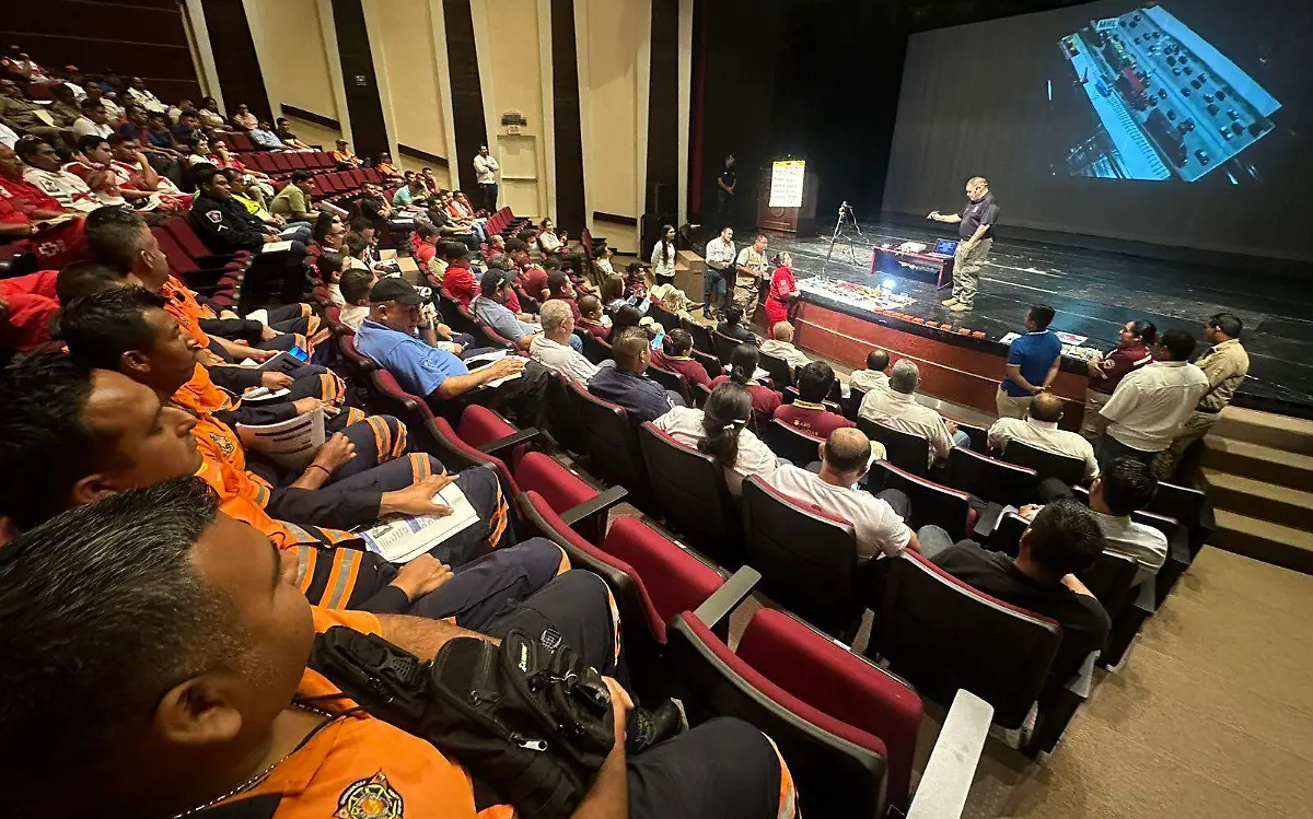 Capacitan a cuerpos de emergencia de Tampico 