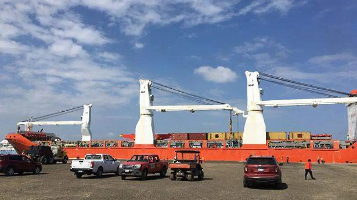 Llega a Tampico equipo y estructuras para parques eólicos2