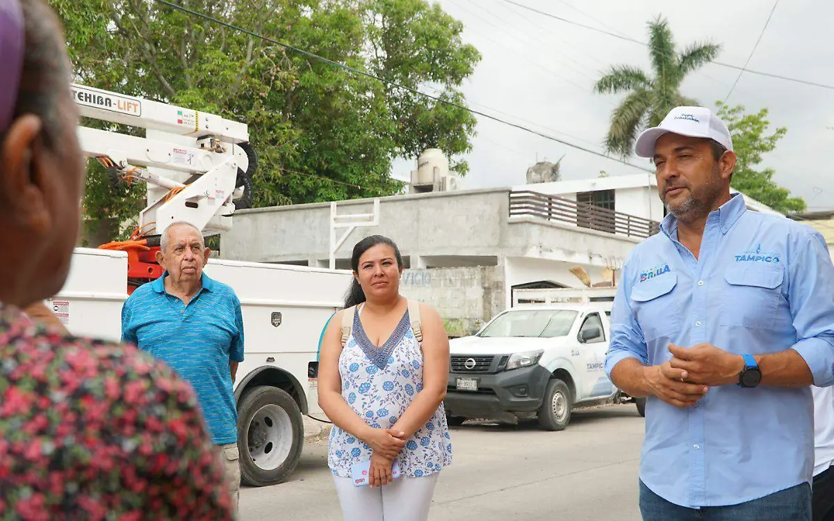 Pepe Schekaibán....Limpieza de canales en Tampico es una labor permanente jpeg