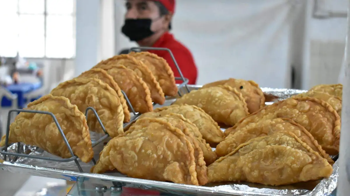 Si te gustan las empanadas de salpicón, no puedes dejar de ir al Mercado Gastronómico | Alejandro del Ángel