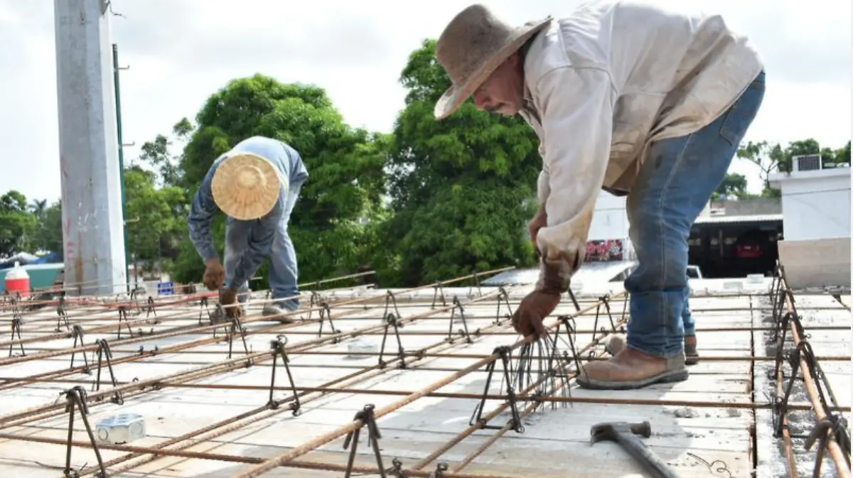 En espera de que se concreten obras están albañiles, plomeros, soldadores y electricistas